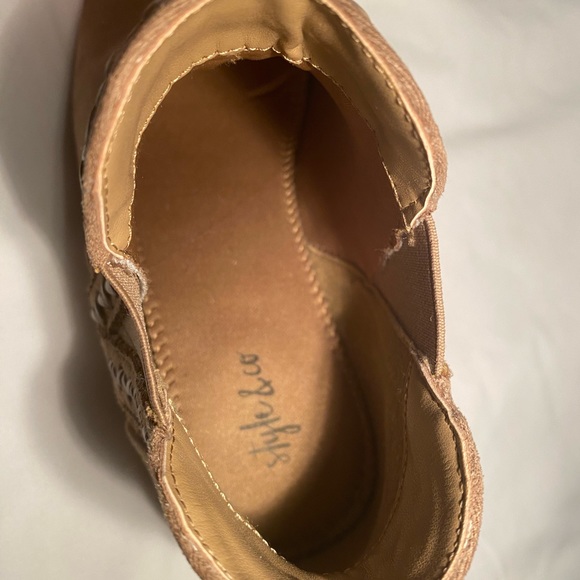 Selling brown cute ankle booties, size: 6 - Picture 6 of 6